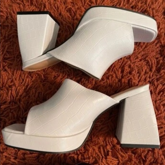 Croc Embossed Mule Sandal Heels - Picture 6 of 6